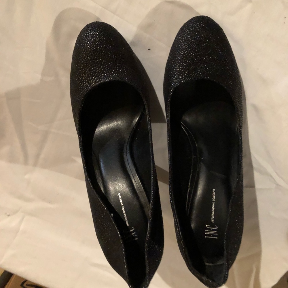 INC Black Pumps